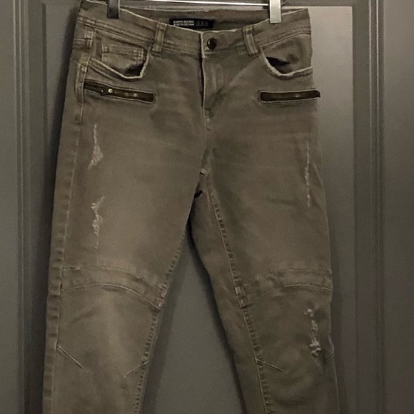 Zara Distressed Jeans - Picture 3 of 5